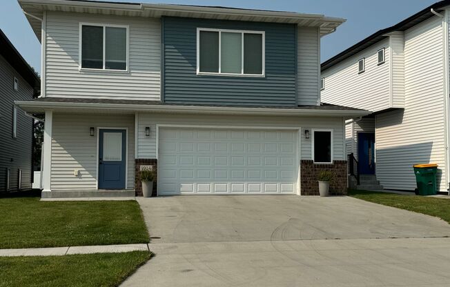 4-bedroom, 3-bathroom West Fargo Single-Family Home w/ 2 Stall Garage