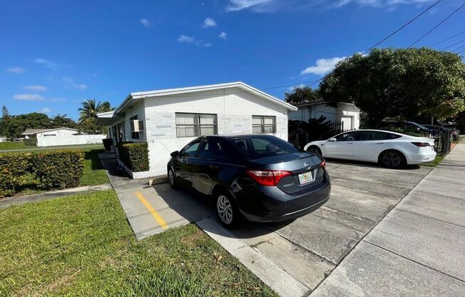 606 SW 8 ST