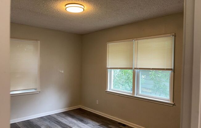 2 beds, 1 bath, $1,100