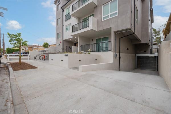 10218 FERNGLEN AVE