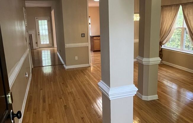Huge 5 Bed Home with Basement in North Charlotte