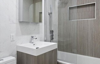 122 E 102 ST