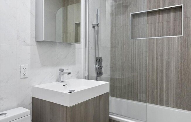 122 E 102 ST