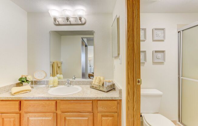 2 beds, 2 baths, 870 sqft, $1,735, Unit 10-112