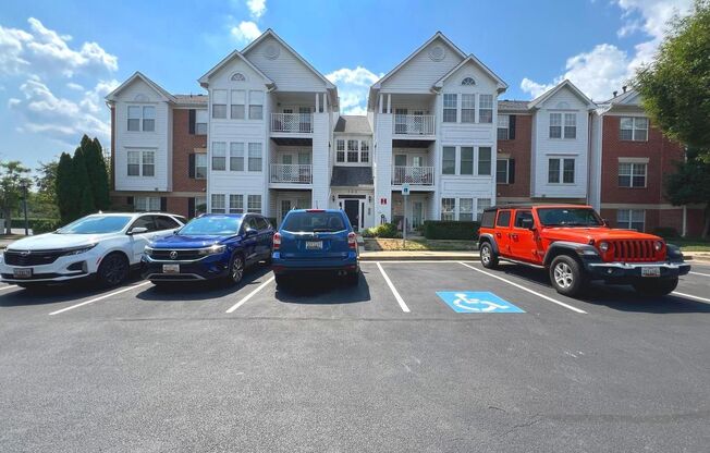 Gorgeous light filled 2 bedroom 2 bath condo in Odenton/Piney Orchard.
