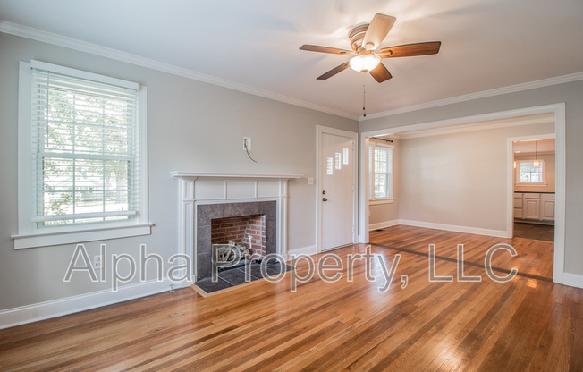 8 CRES RDG DR