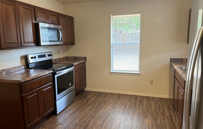 3 beds, 2 baths, $1,300