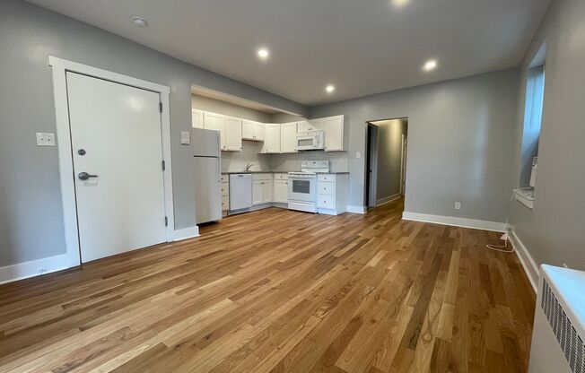 2 beds, 1 bath, 750 sqft, $2,199, Unit 5641 Hobart St. #B2