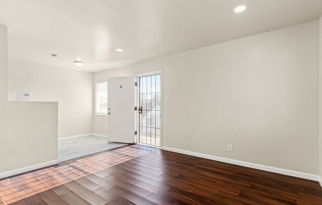 Remodeled 2BR Oakland Apartment w/ Parking & Utilities Included