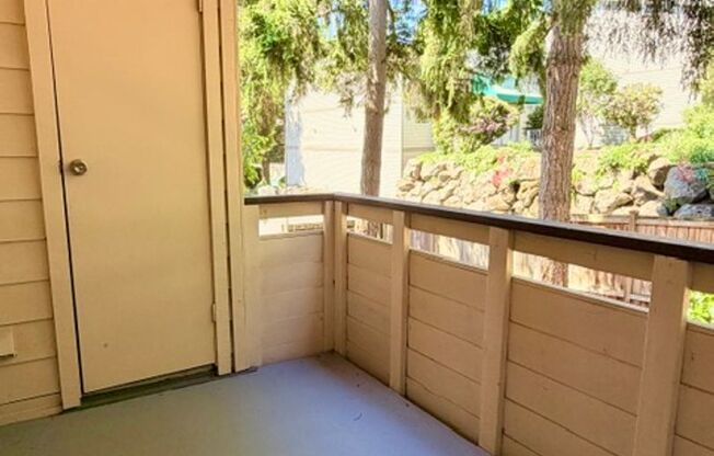 2 beds, 1 bath, 830 sqft, $2,000, Unit D103