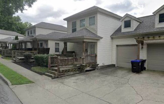 TOWNHOUSE FOR RENT!
