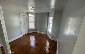 1 bed, 1 bath, $650, Unit Apt #2