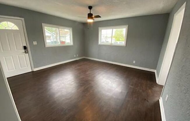 Freshly Updated Interior! 1 Bed/1 Bath - Anderson!
