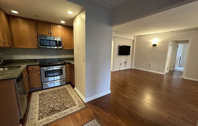 3 beds, 2 baths, 1,141 sqft, $4,900, Unit B411