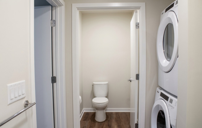 2 beds, 1 bath, 941 sqft, $2,300, Unit 209