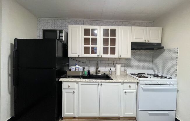 3 beds, 1 bath, $1,995