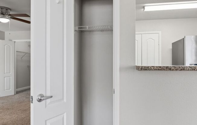 2 beds, 2 baths, $1,300, Unit UNIT # 1190