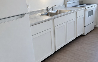 2 beds, 1 bath, 870 sqft, $900, Unit 552-3W