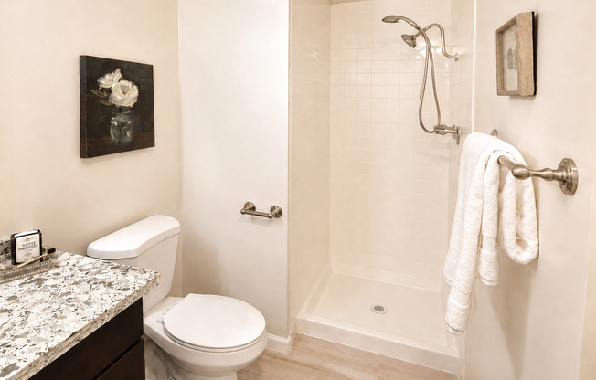 2 beds, 2 baths, 1,100 sqft, $2,895, Unit 6676-1I
