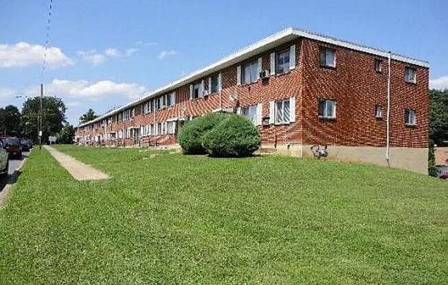 2 beds, 1 bath, $1,095, Unit Unit 1323B