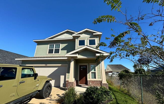 Stunning Navarre home with Solar Energy!