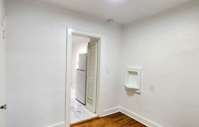 1 bed, 1 bath, 860 sqft, $975, Unit 2608 NW 12th St