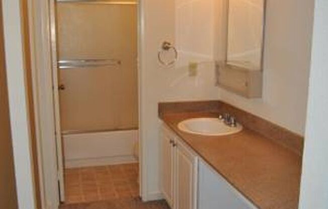 1 bed, 1 bath, 695 sqft, $1,950, Unit 425