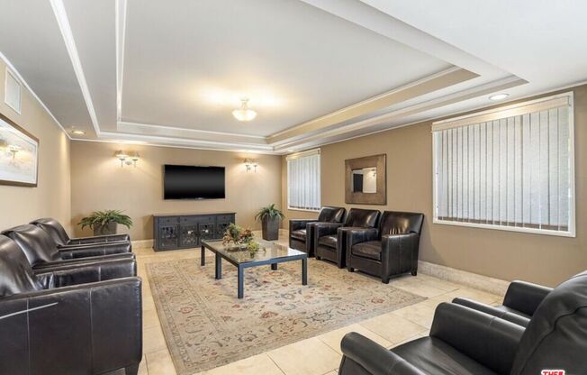 2 beds, 1 bath, 979 sqft, $2,850, Unit 122