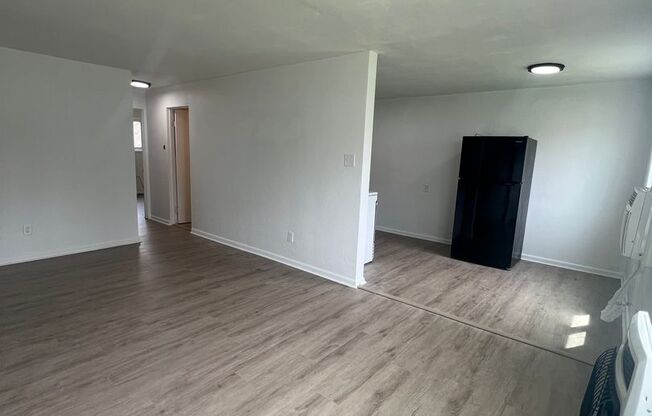 2 beds, 1 bath, $1,295, Unit Unit 1329A