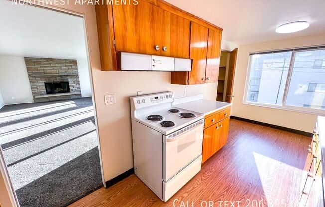 5233 15th Ave NE