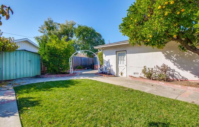 Hardwood Floors- Top Moreland SCH- SM Dogs Welcome- Close to Apple