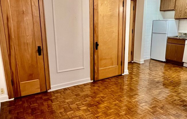 Studio, 1 bath, 300 sqft, $1,395, Unit 644-211