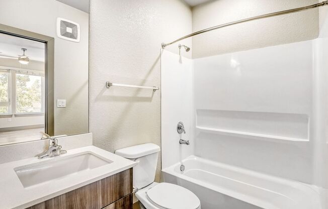 3 beds, 3 baths, 900 sqft, $2,400, Unit 300