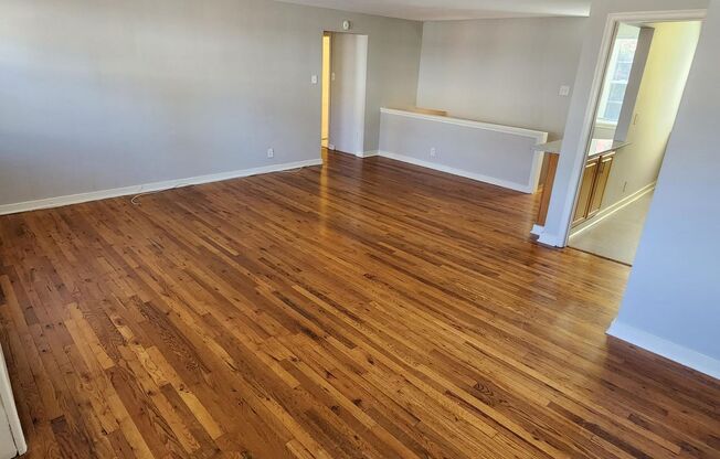 2 beds, 1 bath, 897 sqft, $2,335, Unit B-08