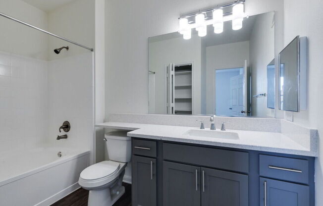 2 beds, 2 baths, 935 sqft, $1,579