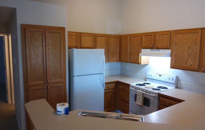 2 beds, 1 bath, 966 sqft, $1,550, Unit 9335