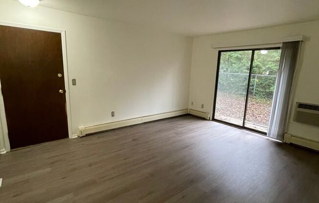 2 beds, 1 bath, 790 sqft, $1,049.99, Unit 526-06