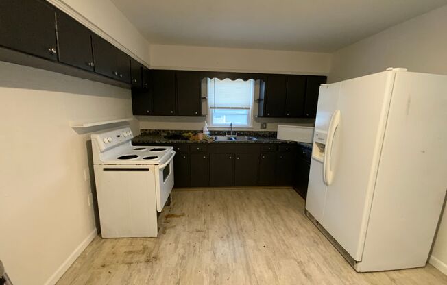 3 beds, 1 bath, $900