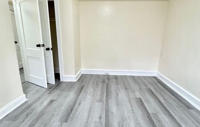 2 beds, 1 bath, $1,100, Unit G2