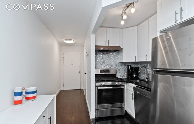 222 W 14 ST