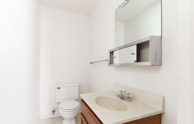 2 beds, 1 bath, $950, Unit 302