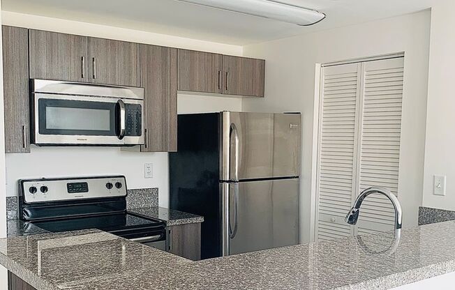2 beds, 2 baths, 915 sqft, $2,500, Unit 306