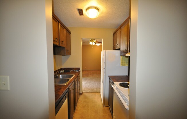 1 bed, 1 bath, $795, Unit C4