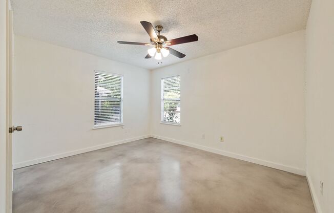 2 beds, 1 bath, $2,000, Unit B