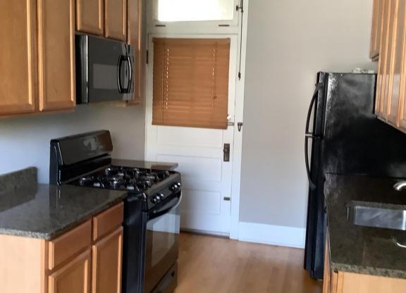 209 Chicago Ave., Unit 2