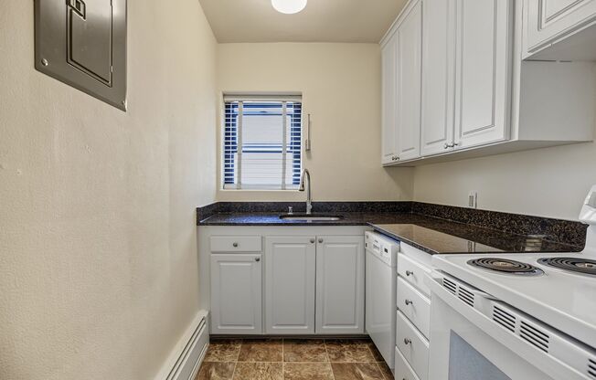 2 beds, 1 bath, 792 sqft, $1,985, Unit B408