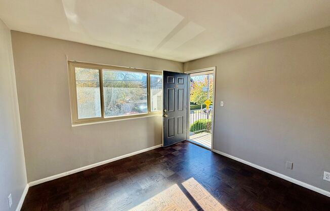 1101 10th Ave E