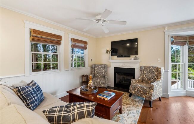 2 Bedroom, 1 Bath furnished Cottage