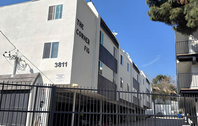 3811 N. Figueroa