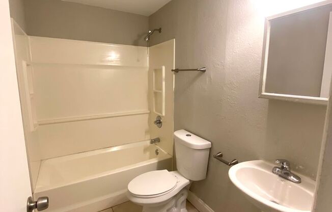 1 bed, 1 bath, 600 sqft, $675, Unit 14